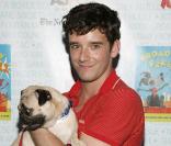 Michael Urie le 11 juillet 2009 lors de la 11e édition de ''Broadway Barks'' à New York qui lutte pour les animaux dans les refuges