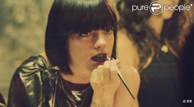 Lily allen dans le clip de  22 