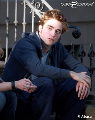 Robert Pattinson sur le tournage de Remember Me à New York le 14 juillet 2009