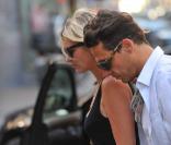 Kate Moss et Jamie Hince font du shopping chez Prada à Paris le 30 juin 2009