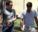 Matthew Perry déambule à Los Angeles avec un ami (29 juin 2009) 