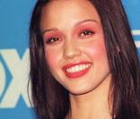 Jessica Alba version orangée... On n'aime pas trop. Et vous ? 