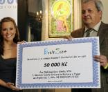 Anastacia hier jeudi 16 juillet à Prague a fait un don de 50 000 dollars