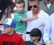David Beckham : Le super daddy en mission avec ses trois fistons ! Les grands-parents veillent au grain...