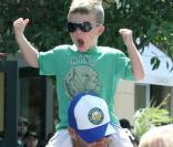David Beckham et ses trois fils, Brooklyn (10 ans), Romeo (6 ans) et Cruz (4 ans), à The Grove, le 23 juillet 2009