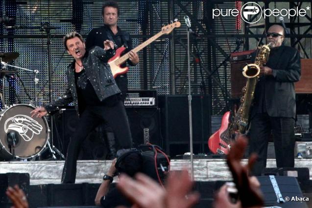 Johnny Hallyday donne tout lors de son concert gratuit au pied de la Tour Eiffel ! 14/07/09