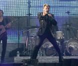Johnny Hallyday donne tout lors de son concert gratuit au pied de la Tour Eiffel ! 14/07/09