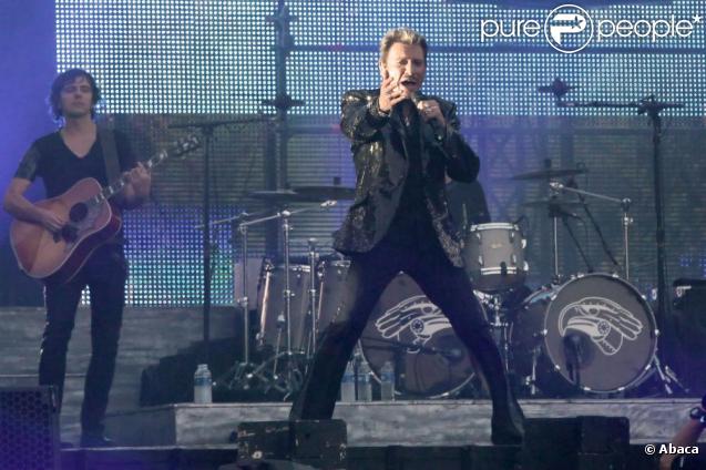 Johnny Hallyday donne tout lors de son concert gratuit au pied de la Tour Eiffel ! 14/07/09