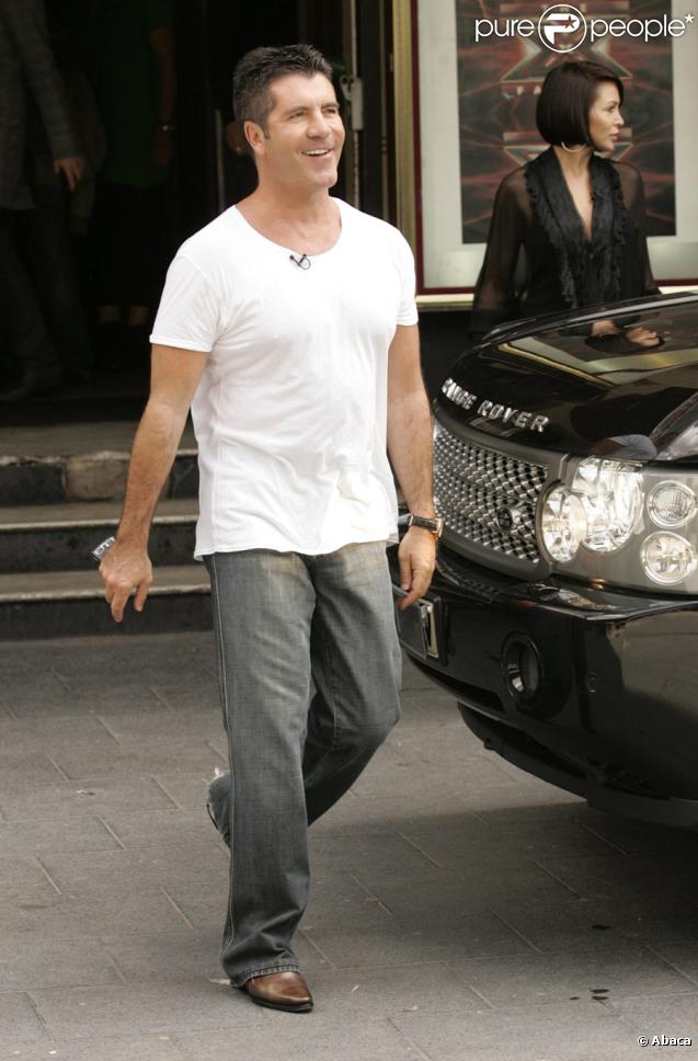 Simon Cowell arrivant pour la seconde étape des auditions de X Factor dans le théâtre Hammersmith Apollo à Londres le 27 juillet 2009