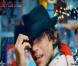 Mika dans le clip de We are golden
