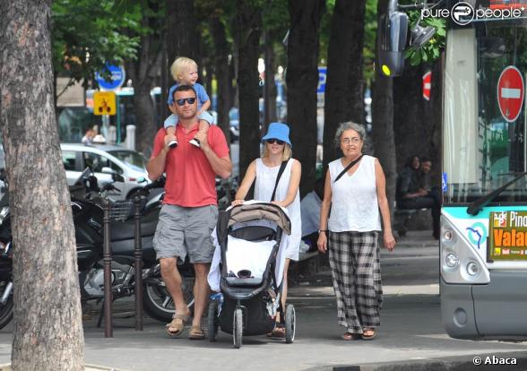 Naomi Watts, Liev Schreiber et leurs fils (13 juillet 2009, Paris)