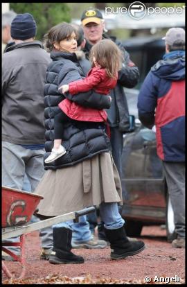 Katie Holmes sur le tournage de Don't Be Afraid Of The Dark avec sa petite Suri 