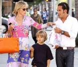 Sharon Stone se balade avec son fils Roan et son boyfriend dans les rues de Los Angeles