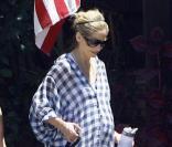 Sarah Michelle Gellar en promenade à Toluca Lake à Los Angeles le 15 juillet 2009