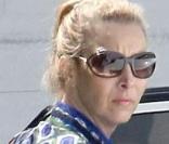Lisa Kudrow dans les rues de Los Angeles avec un look... à revoir !