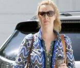Lisa Kudrow dans les rues de Los Angeles avec un look... à revoir !