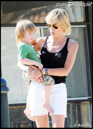 Sharon Stone et ses trois enfants jouent au parc à Malibu le 31 juillet 2009