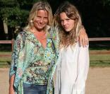 Sophie Favier et sa fille Carla Marie lors d'un hommage à Michael Jackson au Domaine de Beauregard près de Paris