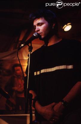 Bertrand Cantat a retrouvé le groupe Eiffel de Romain Hureau et sa femme pour le titre  A tout moment la rue 