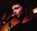 Bertrand Cantat a retrouvé le groupe Eiffel de Romain Hureau et sa femme pour le titre  A tout moment la rue 