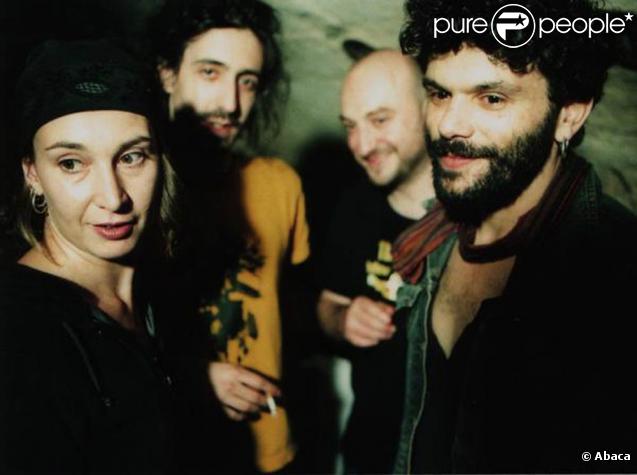 Bertrand Cantat a retrouvé le groupe Eiffel de Romain Hureau et sa femme pour le titre  A tout moment la rue 