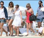 Kate Moss et ses copains au Club 55 à St Tropez, le 4/08/09