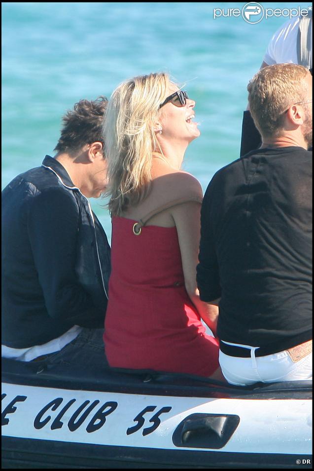 Kate Moss heureuse à St Tropez, le 4/08/09