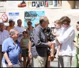 Jacques Chirac, un Tropézien plus vrai que nature, qui se promène avec Levon Sayan et ne refuse jamais une photo souvenir ni une poignée de mains !