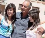 Jacques Chirac, un Tropézien plus vrai que nature, qui ne refuse jamais une photo souvenir à de jolies demoiselles !