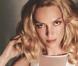 Uma Thurman nous fait un remake glamour du jeu de jambes de Sharon Stone dans Basic Instinct...