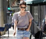 Rachel Bilson. La jolie héroïne de  Newport Beach,  est sereine, son style glamour lui permet de laisser parler sa féminité sans rendre jaloux son beau fiancé, l'acteur Hayden Christensen.