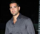 Jesse Metcalfe. Exit, la salopette du jardinier et vive le style latin lover au regard de braise. 