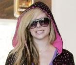 Avril Lavigne fait des emplettes seule à Los Angeles. 11/08/09