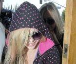 Avril Lavigne fait des emplettes seule à Los Angeles. 11/08/09