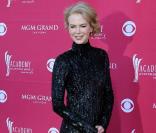 Nicole Kidman. Ce sont des stars internationales et elles sont toutes gauchères. Elles ont connu la multitudes d'inconvénients que rencontrent les gauchers et ont réussi leur carrière... Ca mérite bien une poignée de mains !