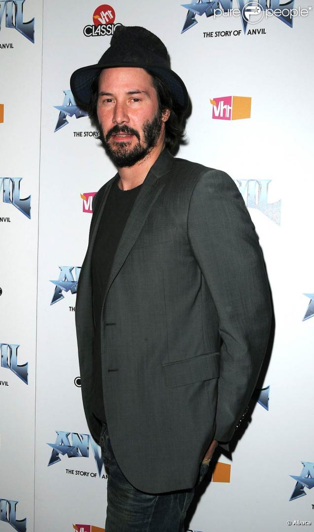 Keanu Reeves. Ce sont des stars internationales et elles sont toutes gauchères. Elles ont connu la multitudes d'inconvénients que rencontrent les gauchers et ont réussi leur carrière... Ca mérite bien une poignée de mains !