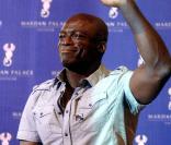 Seal. Ce sont des stars internationales et elles sont toutes gauchères. Elles ont connu la multitudes d'inconvénients que rencontrent les gauchers et ont réussi leur carrière... Ca mérite bien une poignée de mains !