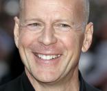 Bruce Willis. Ce sont des stars internationales et elles sont toutes gauchères. Elles ont connu la multitudes d'inconvénients que rencontrent les gauchers et ont réussi leur carrière... Ca mérite bien une poignée de mains !