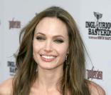 Angelina Jolie. Ce sont des stars internationales et elles sont toutes gauchères. Elles ont connu la multitudes d'inconvénients que rencontrent les gauchers et ont réussi leur carrière... Ca mérite bien une poignée de mains !