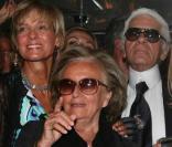 Bernadette Chirac, entourée par Sylvie Rousseau, Hélène Mercier-Arnault et Karl Lagerfeld à la soirée animée par Alexandre Arnault au VIP Room le 13/08/09