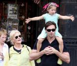 Hugh Jackman, en compagnie de sa femme Deborah, et de leurs enfants Oscar et Ava, à Manhattan, à New York, le 16 août 2009 !
