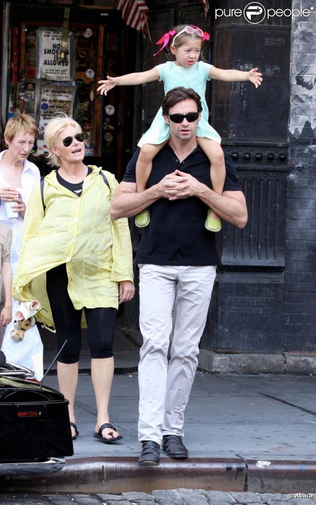 Hugh Jackman, en compagnie de sa femme Deborah, et de leurs enfants Oscar et Ava, à Manhattan, à New York, le 16 août 2009 !