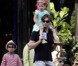 Hugh Jackman, en compagnie de sa femme Deborah, et de leurs enfants Oscar et Ava, à Manhattan, à New York, le 16 août 2009 !