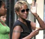 Mary J.Blige et son mari le producteur Kendu Isaacs mangent une glace dans les rues de New York 