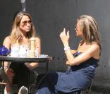 Rachel Stevens, jeune mariée, déjeune avec une amie à Londres. 23/08/09