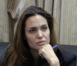 Angelina Jolie : A Bagdad, elle refuse de parler de sa prétendue grossesse...