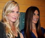 Les actrices Daryl Hannah et Hilary Shepard assurent la promo de leur jeu de société :  Liebrary,  à New-York, le 24 août 2009.