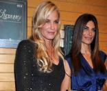 Les actrices Daryl Hannah et Hilary Shepard assurent la promo de leur jeu de société :  Liebrary,  à New-York, le 24 août 2009.