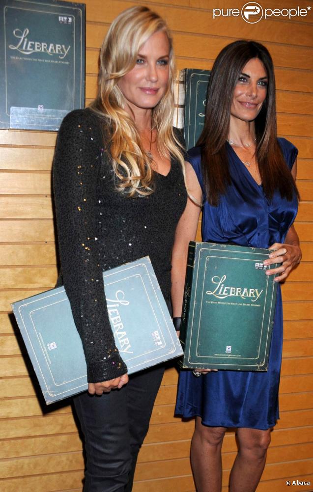 Les actrices Daryl Hannah et Hilary Shepard assurent la promo de leur jeu de société :  Liebrary,  à New-York, le 24 août 2009.