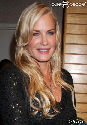 Les actrices Daryl Hannah et Hilary Shepard assurent la promo de leur jeu de société :  Liebrary,  à New-York, le 24 août 2009.